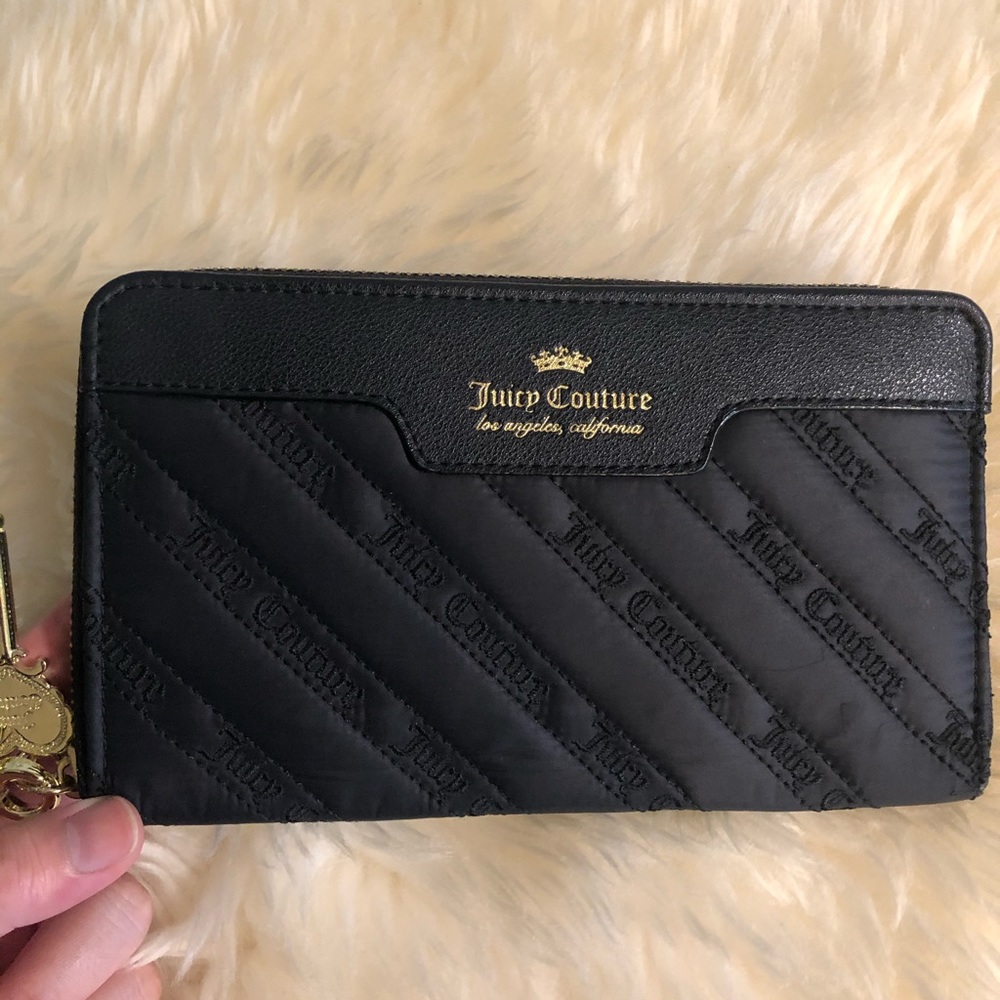 Juicy Couture - Black Nylon Wristlet